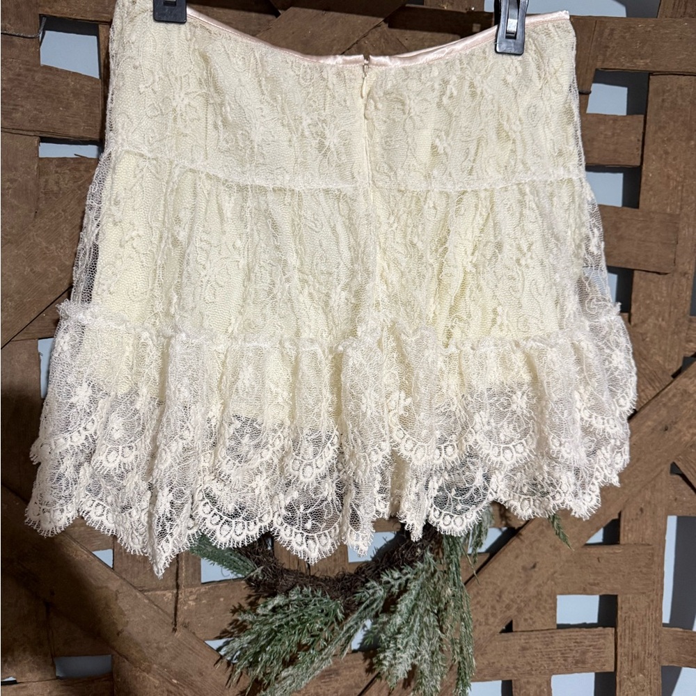 Ryu Cream Lace Detail Skirt lined - Picture 2 of 11